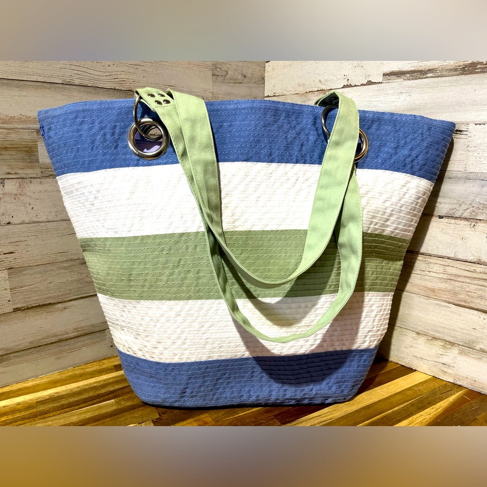 Wallaroo Tote Bag